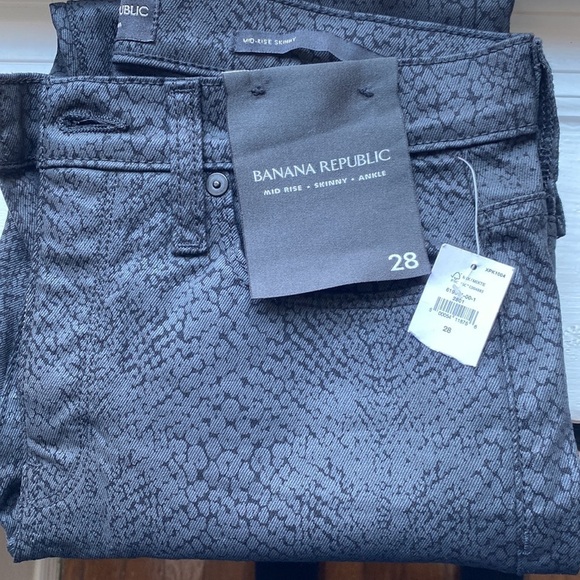 Banana Republic Mid-Rise Skinny Ankle Snakeskin Jeans, black, grey, Size 28 - Picture 1 of 7